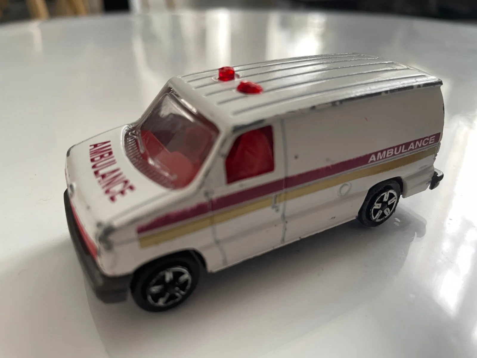 Véhicules miniatures Majorette 270/271 Ford econoline ambulance 1/63 — My KoleK